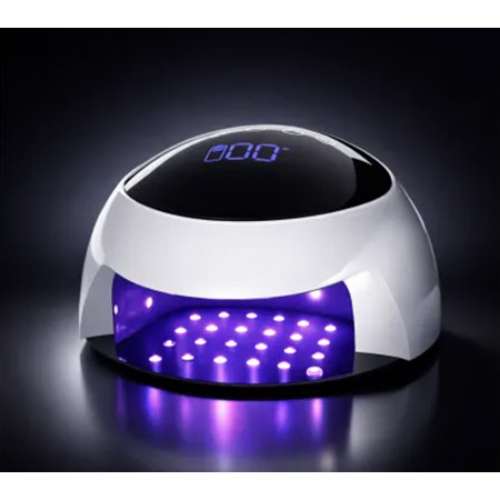 Pourquoi une lampe pour manucure fonctionne avec une intensité variable et est-ce normal?